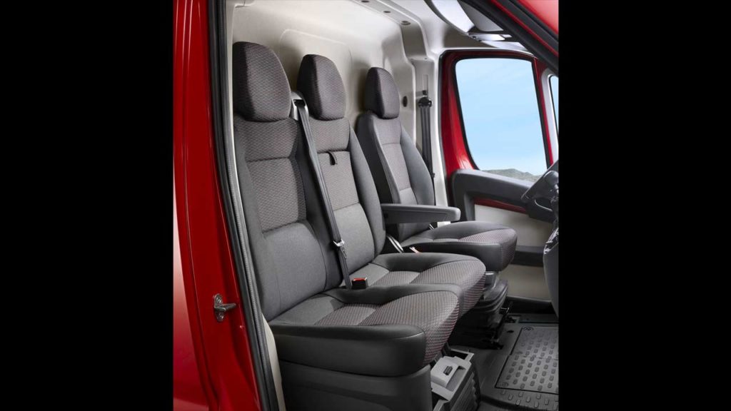 2020-Citroën-ë-Jumper_interior_seats