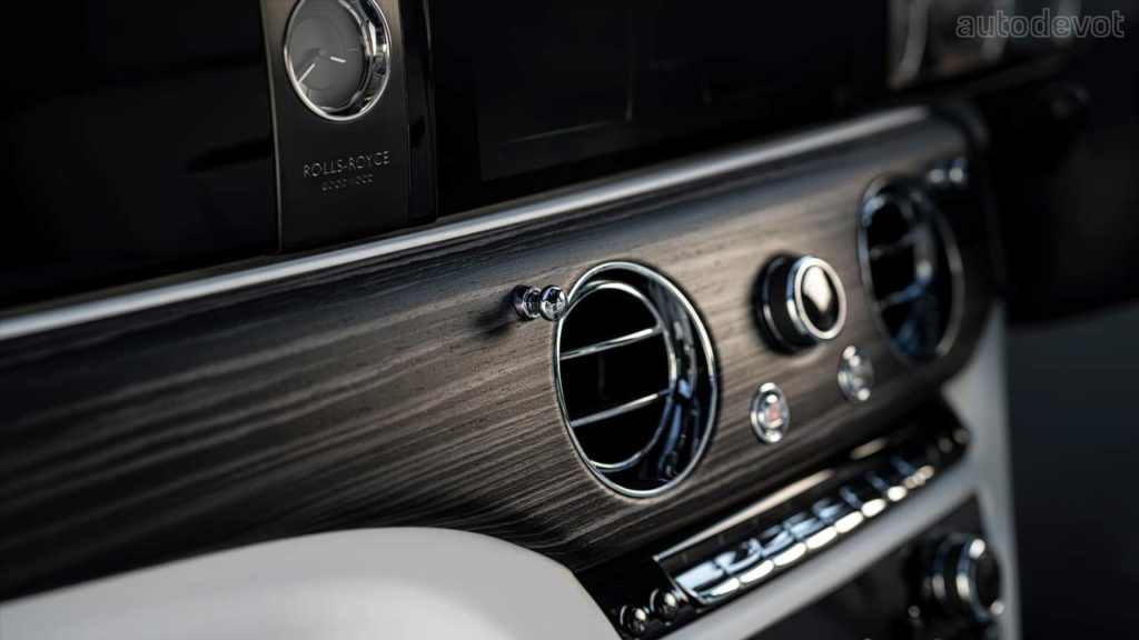 2021-2nd-generation-Rolls-Royce-Ghost_interior_3