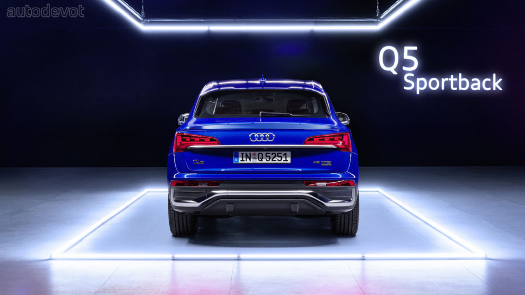 2021-Audi-Q5-Sportback_rear