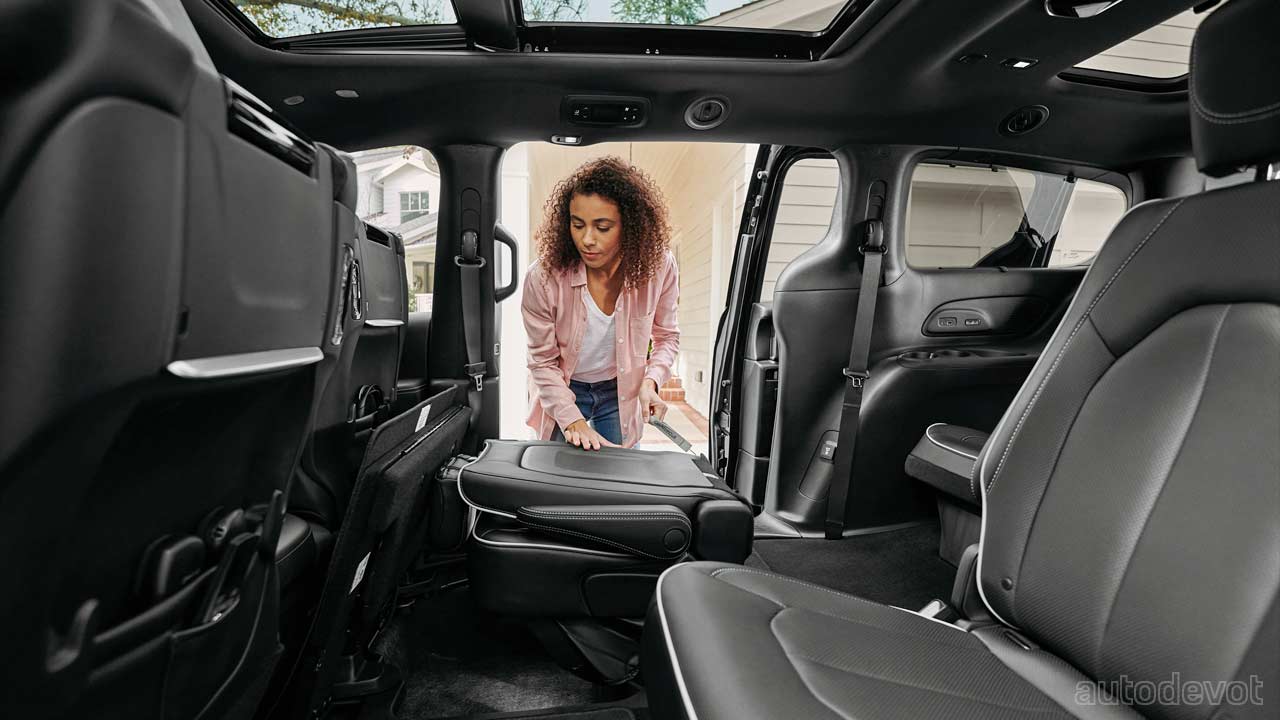 2021-Chrysler-Pacifica_interior_rear_seats