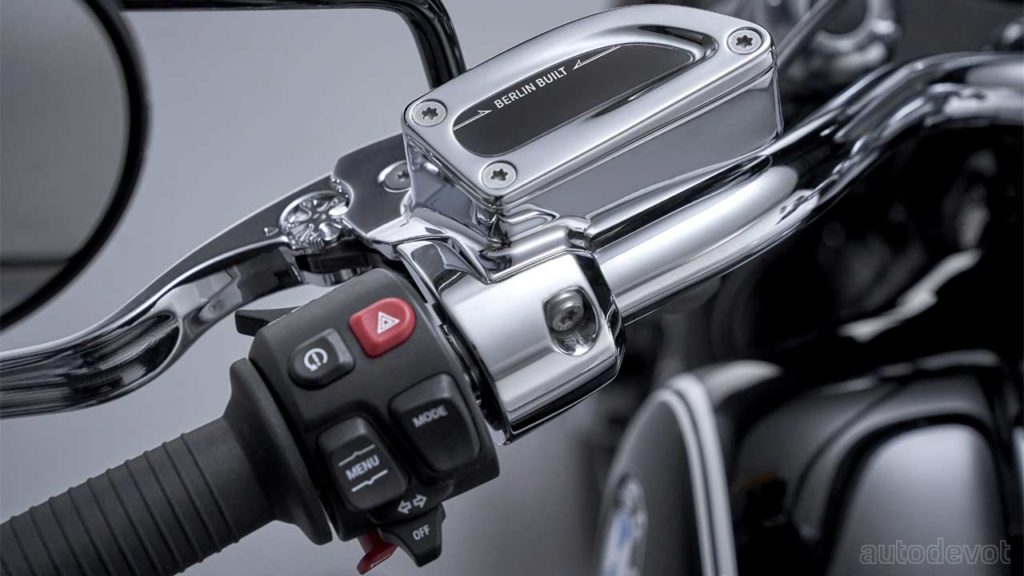 BMW-R-18_First_Edition_handle
