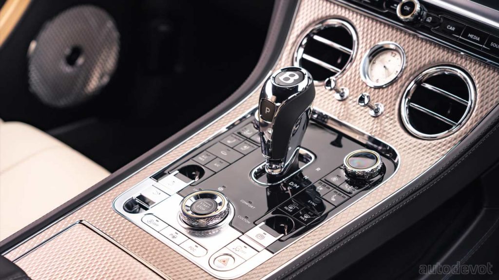 Bentley-Continental-GT-Mulliner_interior_centre_console