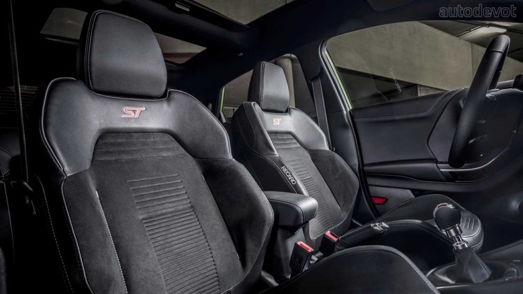 Ford-Puma-ST_interior_front_seats