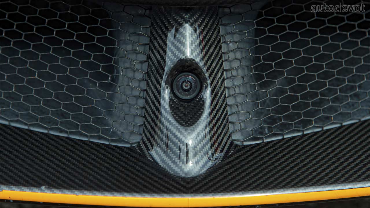 McLaren-620R-R-Pack_front_spoiler_camera