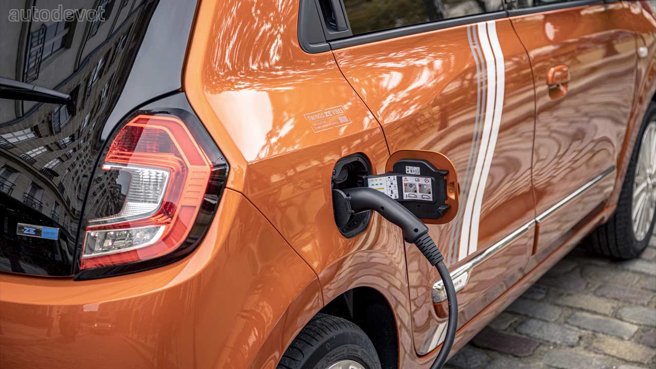 2020-Renault-Twingo-Z.E.-electric-vehicle-vibes-limited-edition_charging