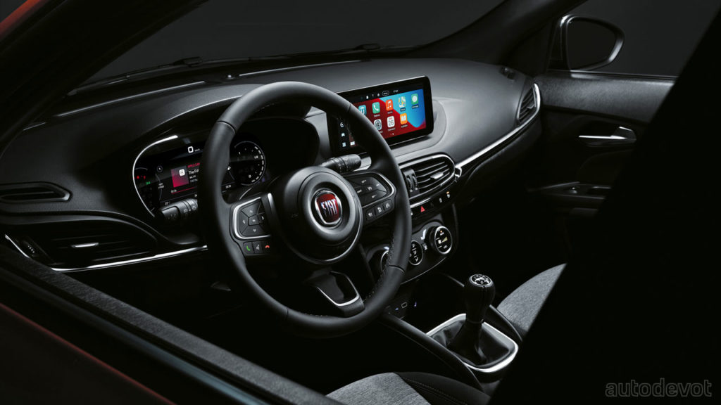 2021-Fiat-Tipo-Cross_interior