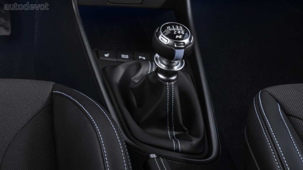 2021-Hyundai-i20-N_interior_gear_shifter