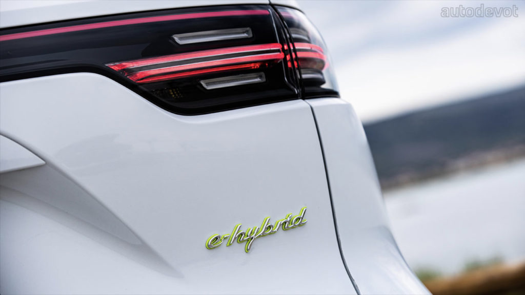 2021-Porsche-Cayenne-Coupe-E-Hybrid_3