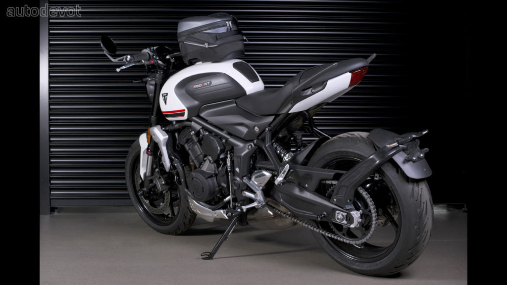 2021-Triumph-Trident-660_with_accessories_2