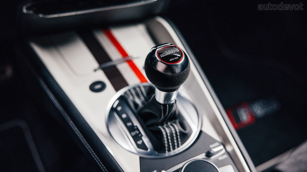 Audi-TT-RS-40-Jahre-quattro_interior_centre_console_gear_shifter