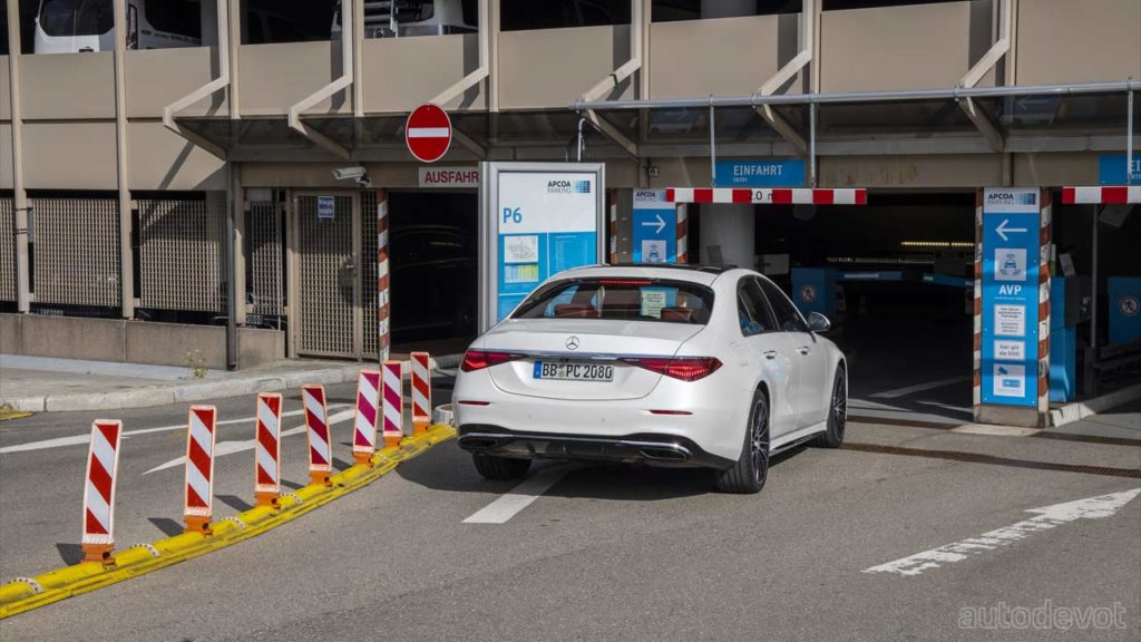 Mercedes-Benz-Bosch-S-Class-Automated-Valet-Parking-Stuttgart-Airport_2