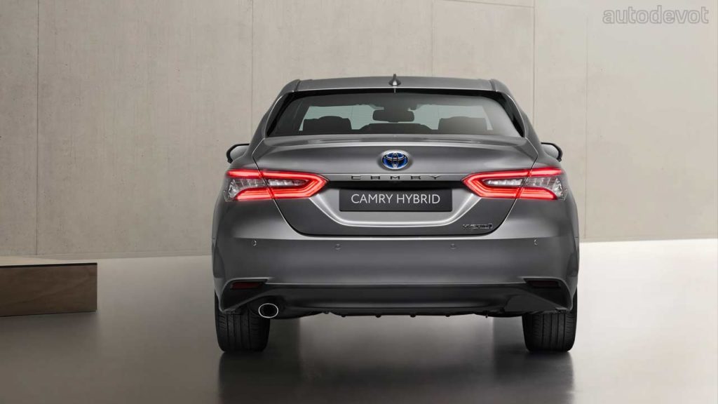 2020-2021-Toyota-Camry-Hybrid_facelift_Europe_rear