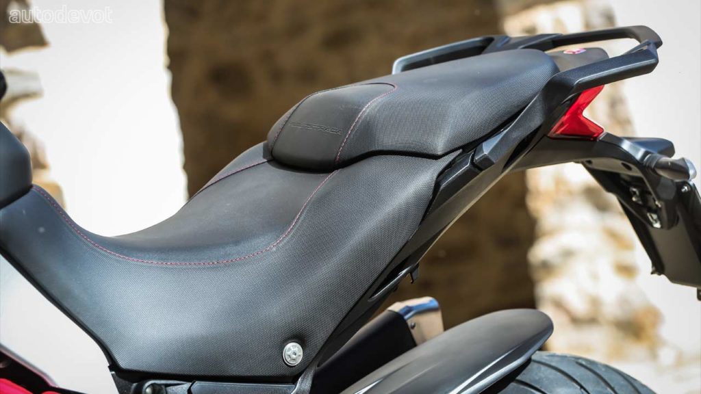 2020-Ducati-Multistrada-950-S_seat