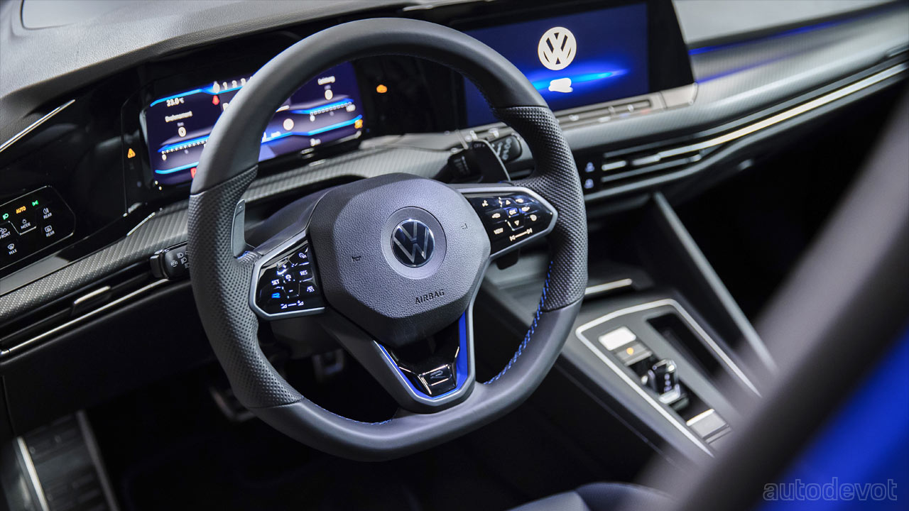 2021-2022-Volkswagen-Golf-R_interior_2