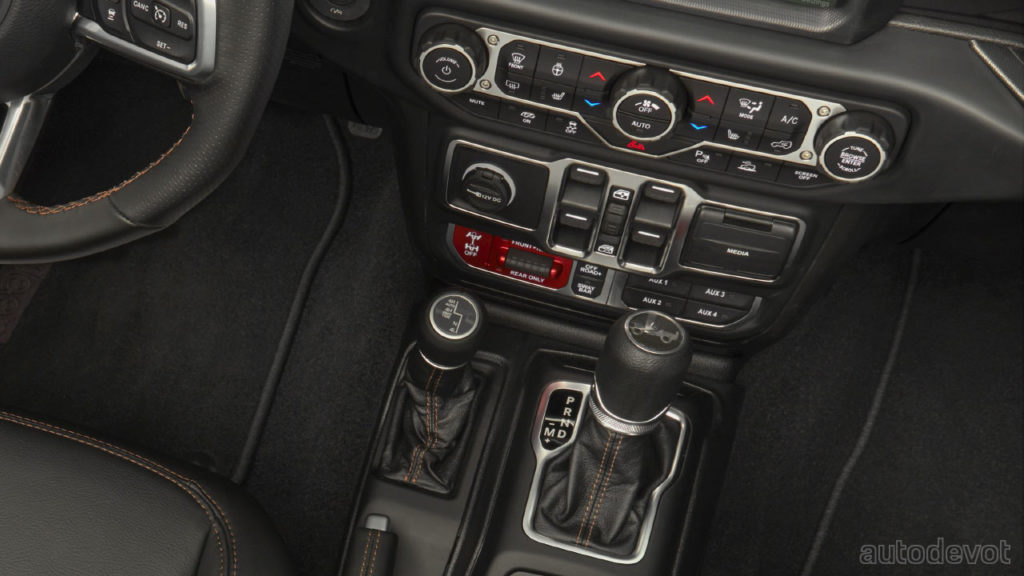 2021-Jeep-Wrangler-Rubicon-392_interior_centre_console_gear_shifter_diff_locks