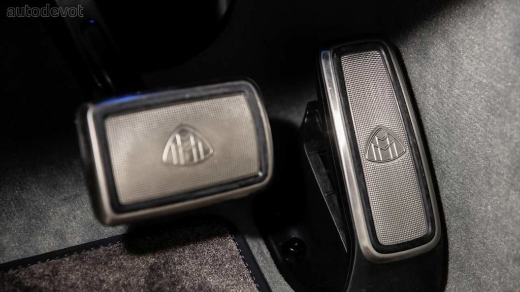 2021-Mercedes-Maybach-S-Class_interior_pedals