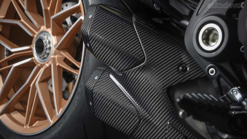 Ducati-Diavel-1260-Lamborghini_exhaust