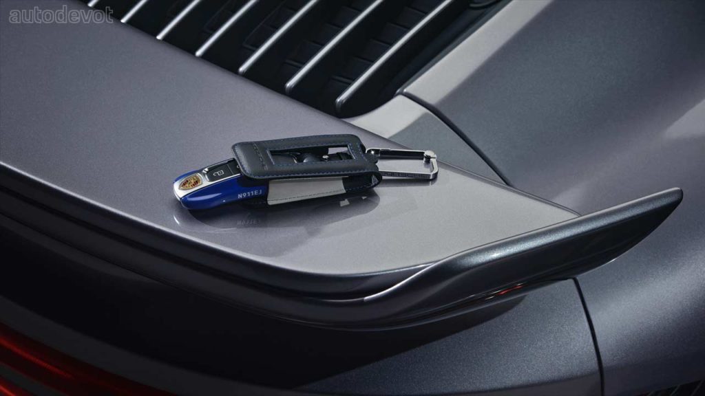 Porsche-911-Turbo-S-inspired-by-Embraer-Phenom-300E-business-jet_key