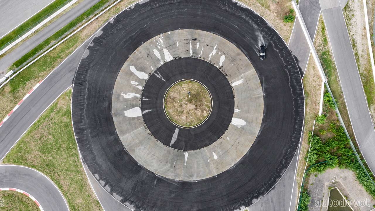 Porsche-Taycan-drifting-Guinness-World-Record