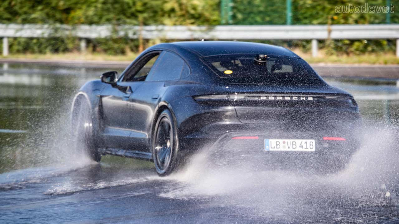 Porsche-Taycan-drifting-Guinness-World-Record_6