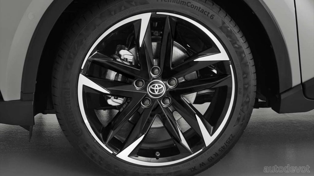 Toyota-C-HR-GR-Sport_wheels