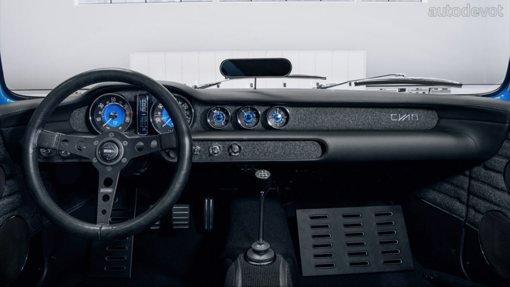 Volvo-P1800-Cyan_interior