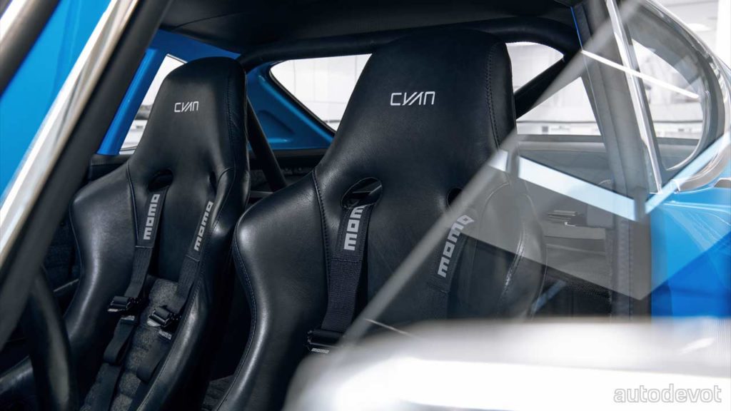 Volvo-P1800-Cyan_interior_seats