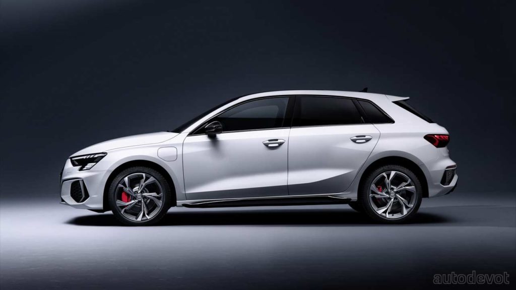 2021-Audi-A3-Sportback-45-TFSI-e_side