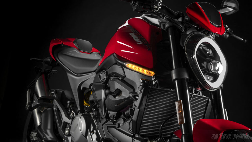 2021-Ducati-Monster-Plus_3
