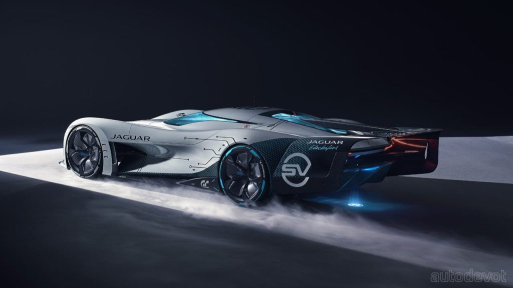 Jaguar-Vision-Gran-Turismo-SV_rear_SV_logo_projection