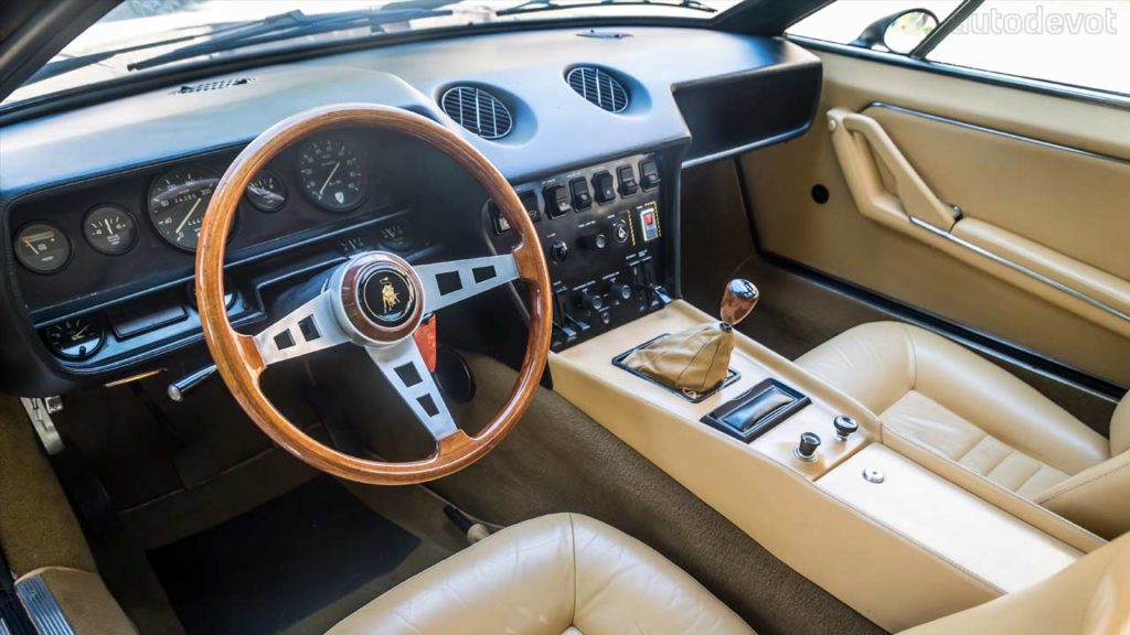Lamborghini-Jarama-S_interior