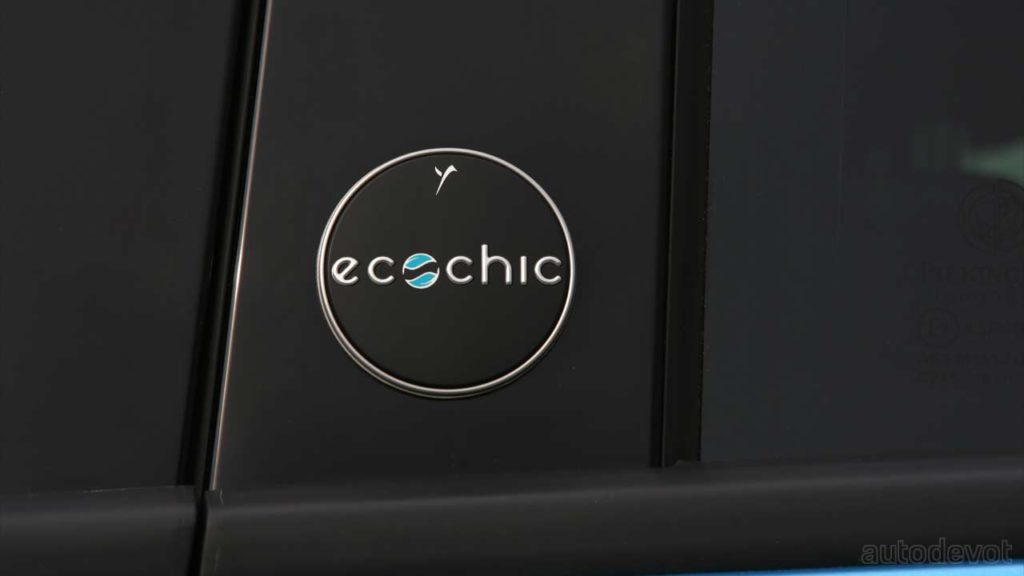 Lancia-Ypsilon-Hybrid-EcoChic_badge