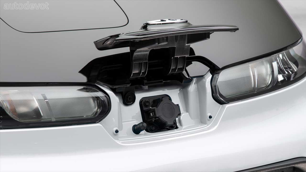 Toyota-C+pod-electric-vehicle_charging_port