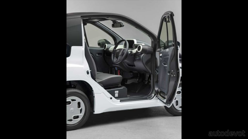 Toyota-C+pod-electric-vehicle_interior_door_open