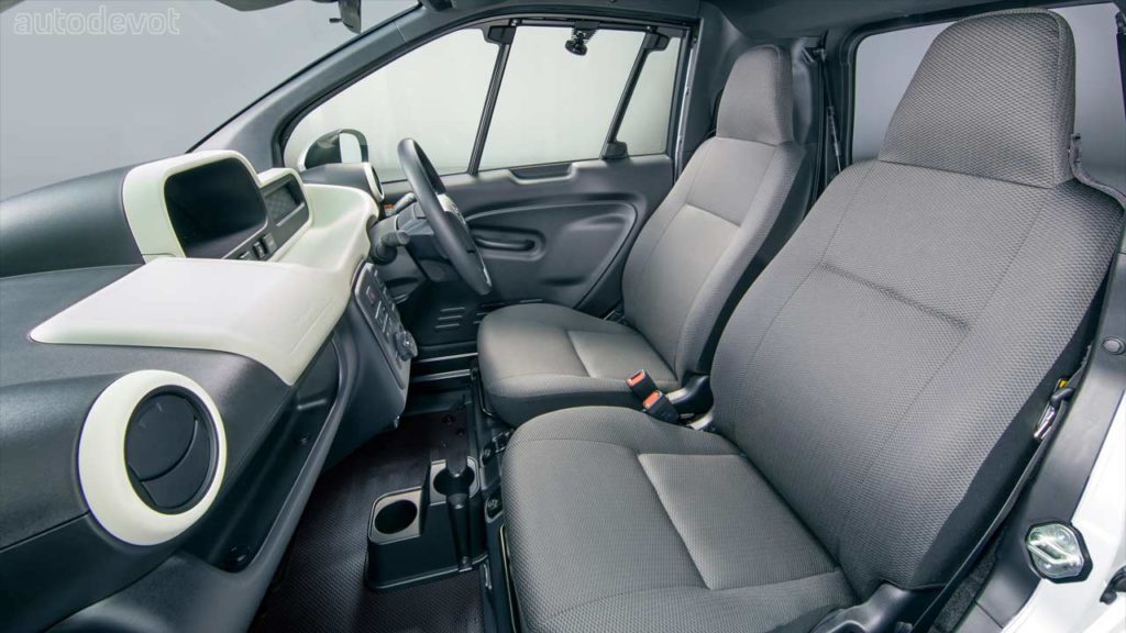 Toyota-C+pod-electric-vehicle_interior_seats