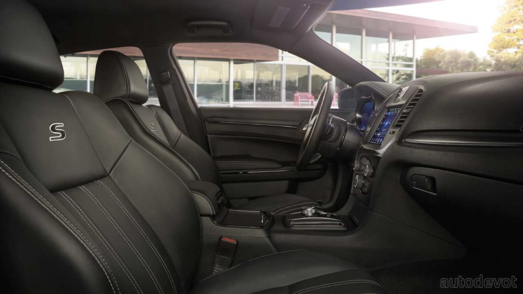 2021-Chrysler-300S_interior_seats
