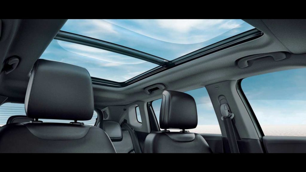 2021-Jeep-Compass-facelift_interior_sunroof