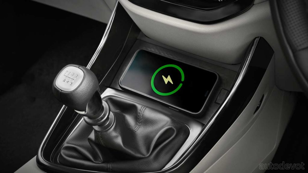 2021-MG-Hector_interior_wireless_smartphone_charging