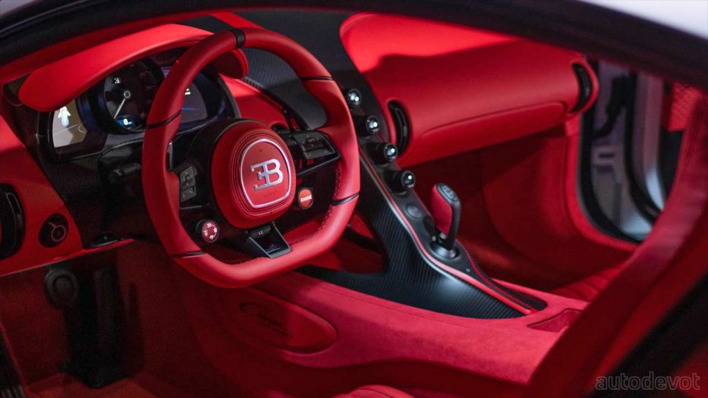 First-customer-Bugatti-Chiron-Pur-Sport-delivery_interior