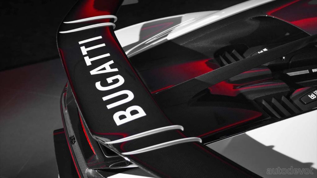 First-customer-Bugatti-Chiron-Pur-Sport-delivery_wing