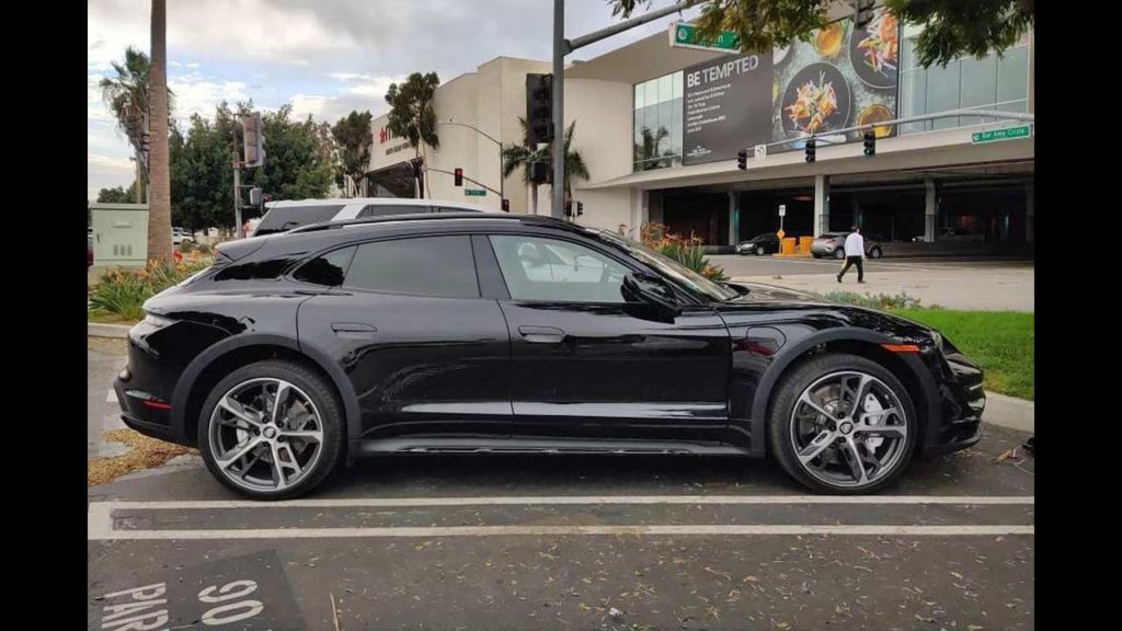 Porsche-Cross-Turismo-spotted-in-California_side