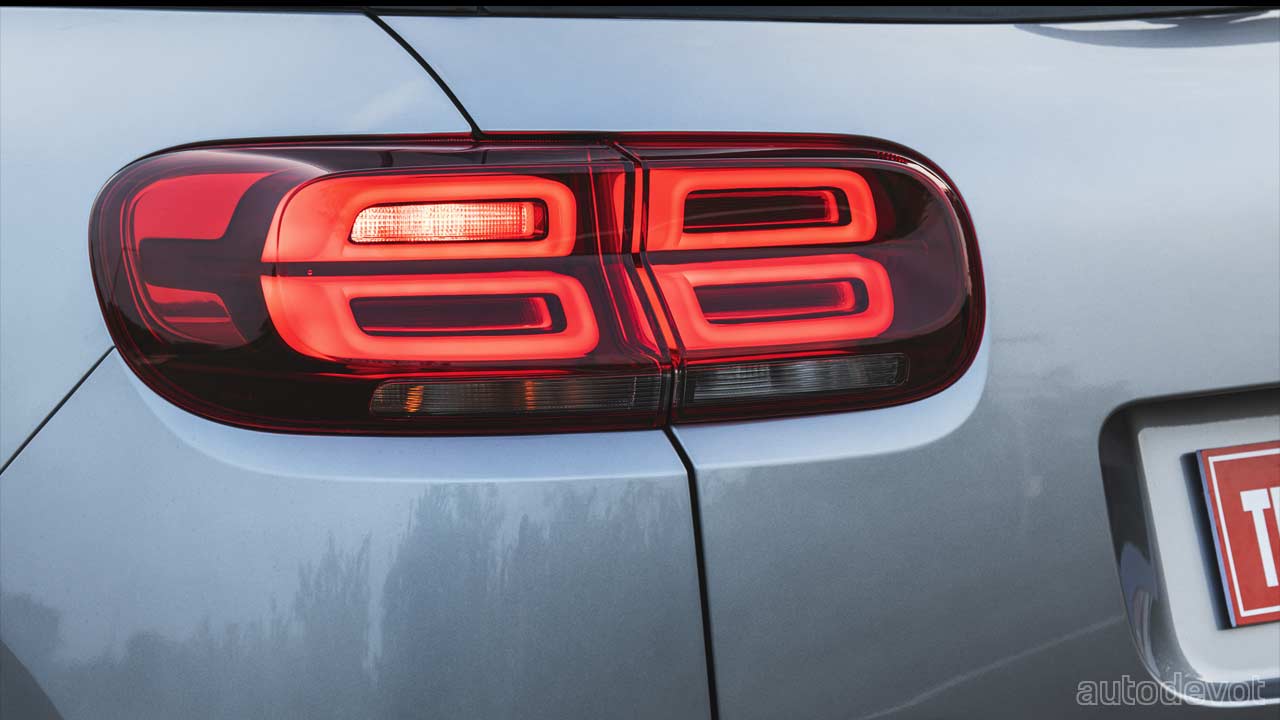 2021-Citroen-C5-Aircross-Shine-variant-for-India_taillights