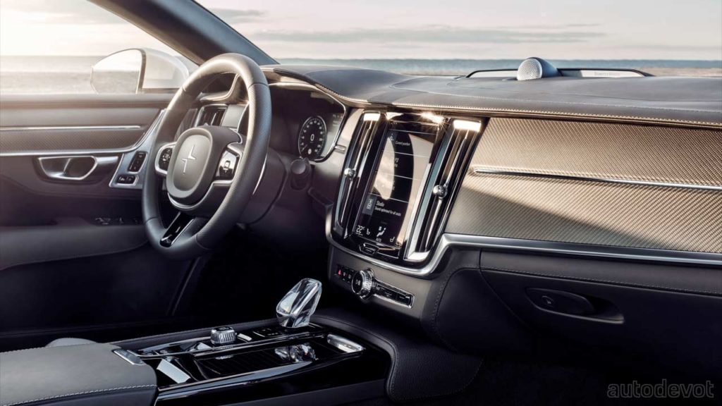 2021-Polestar-1_interior