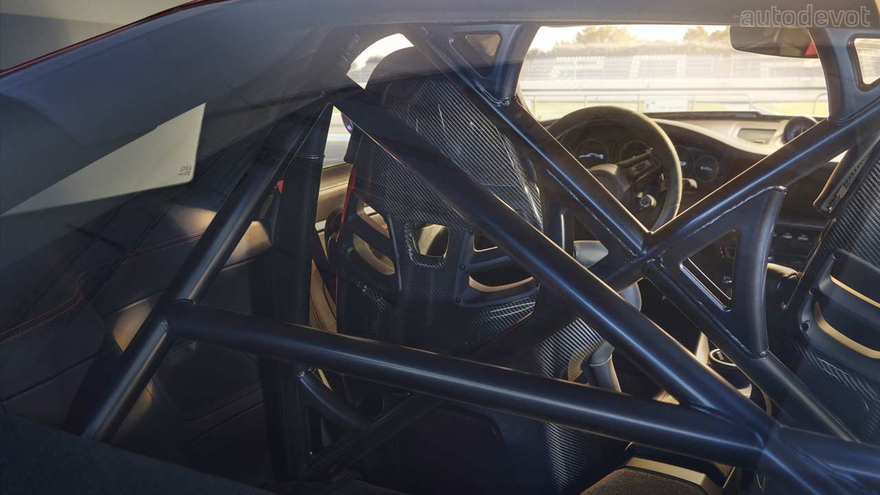 2021-Porsche-911-GT3_interior_roll_cage