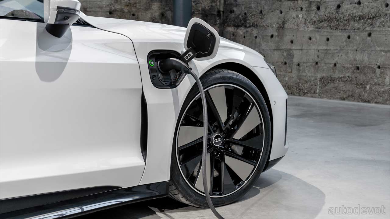 Audi-e-tron-GT-quattro_charging_port