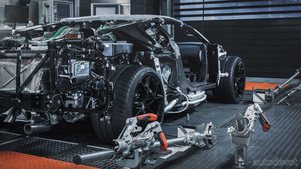 Bugatti-Centodieci-development-prototype_7