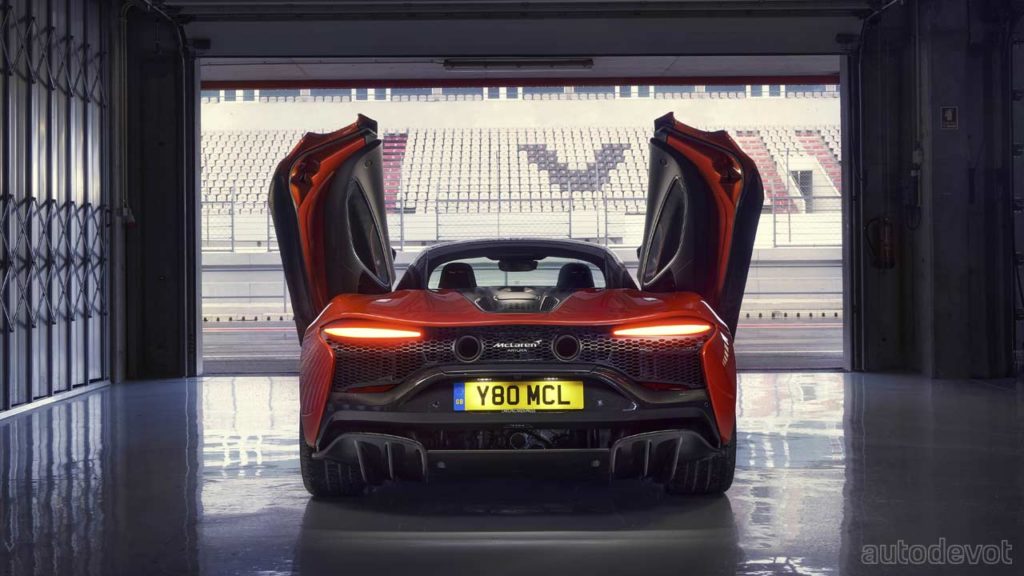 McLaren-Artura_rear_doors_open