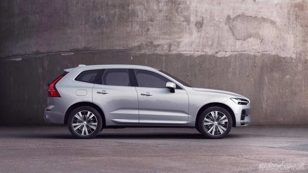 2022-Volvo-XC60_side