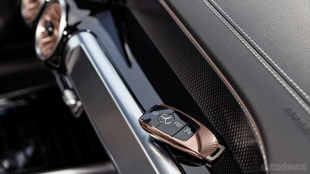 Mercedes-Benz-EQB-350-Electric-Art-Line-rose-gold_interior_key_fob