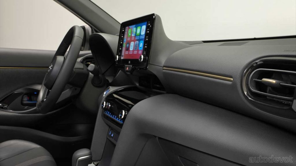 Toyota-Yaris-Cross-Adventure_interior